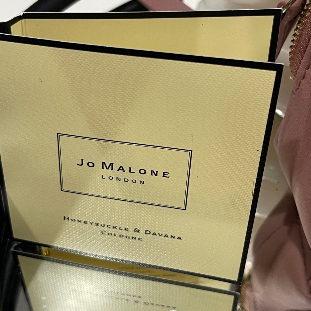 8 Items- Womens Fragrance Liquid Eau de Parfum Samples Size and Beauty Bag NEW - Picture 9 of 9